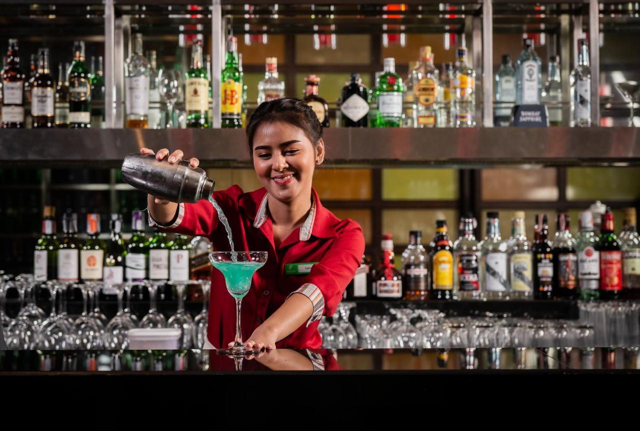Holiday Inn Bangkok Silom, An Ihg Hotel Exteriör bild